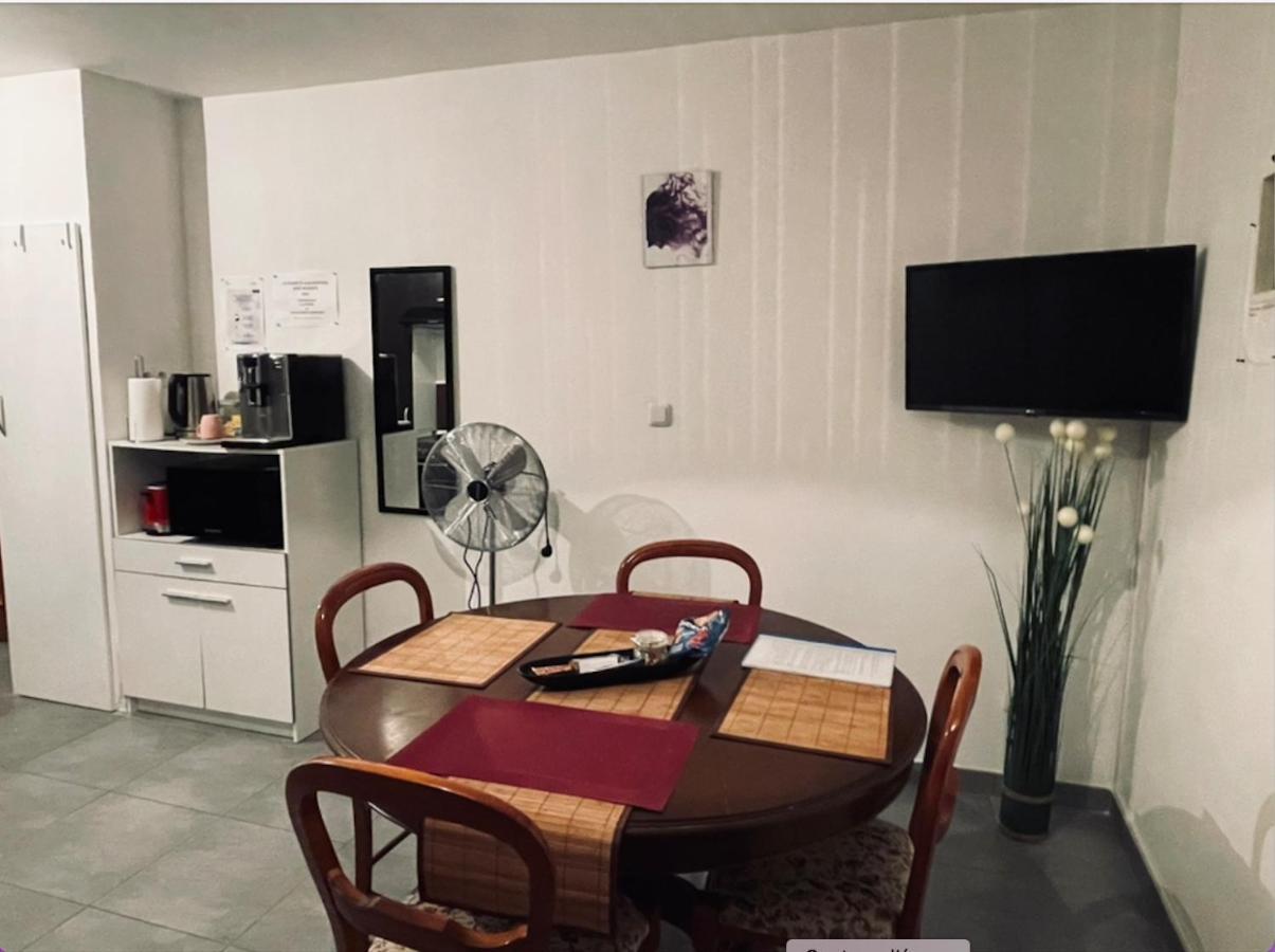 Chez Nous -Parking Gratuit Et Wifi A Vierzonアパートメント エクステリア 写真